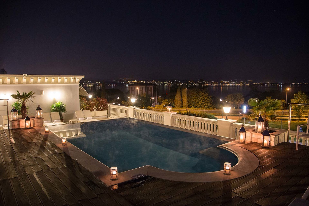 Palace Hotel — Piscina panoramica con vista lago